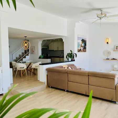 With Sea View And Luxury Heated Pool Villa