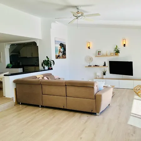 With Sea View And Luxury Heated Pool Villa *