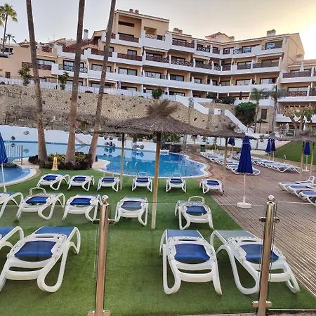One Bed Ground Floor Pool View Apartment