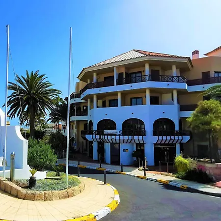 Strelitzia - Ocean View & Heated Pool Apartment *