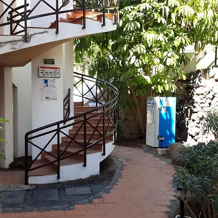 Apartment With Pool And Gardens Near The Coast *