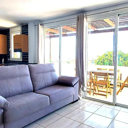 Spacious Apartment With Amazing View And Air Conditioning