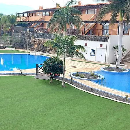 Apartment Spacious Apartment With Amazing View And Air Conditioning *