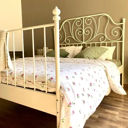 La Casa Amarilla