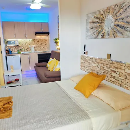 Lovely Views, Heated Pool, Great Location Apartment *