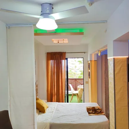 Lovely Views, Heated Pool, Great Location Apartment *