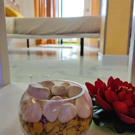 Apartment Lovely Views, Heated Pool, Great Location *