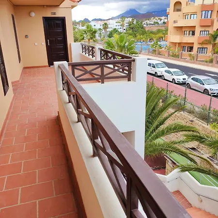 Lovely Views, Heated Pool, Great Location Apartment *
