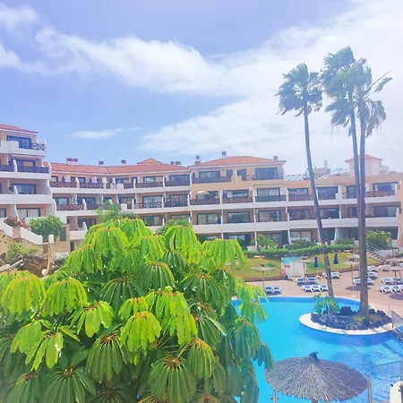 Lovely Views, Heated Pool, Great Location Apartment