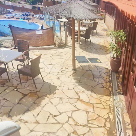 Lovely Views, Heated Pool, Great Location Apartment *