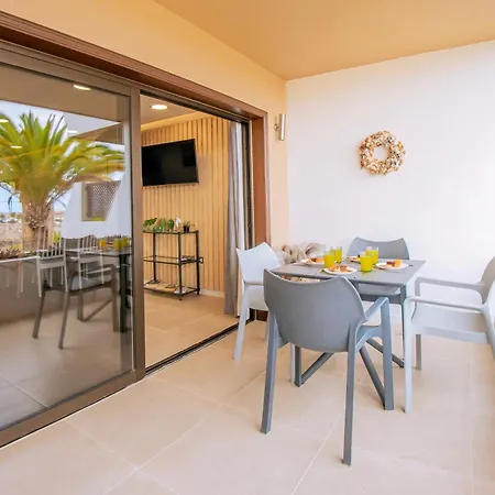 Newly Renovated, Luxurious With A Heated Pool, 259 Holiday home