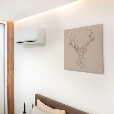 Newly Renovated, Luxurious With A Heated Pool, 259 Holiday home