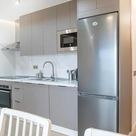 Holiday home Newly Renovated, Luxurious With A Heated Pool, 259