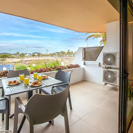 Newly Renovated, Luxurious With A Heated Pool, 259 Holiday home