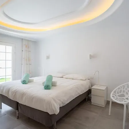 Alamos Park-stunning In Huge Private Grounds Villa