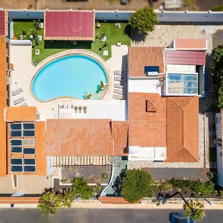 Alamos Park-stunning In Huge Private Grounds Villa