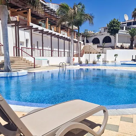 4 Bedrooms Ocean View Amarilla Golf Apartment
