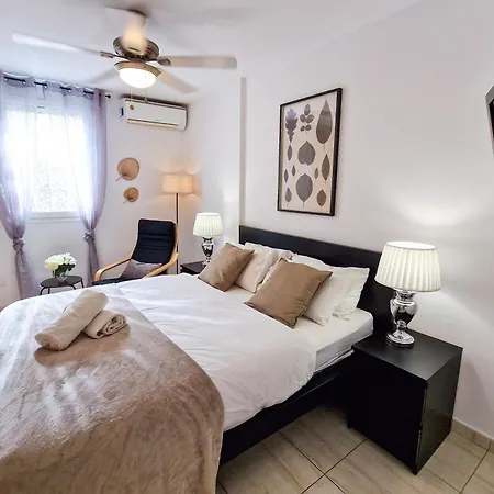 4 Bedrooms Ocean View Amarilla Golf Apartment