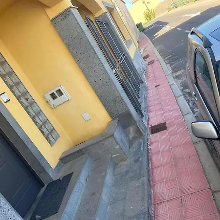 La Casa Amarilla