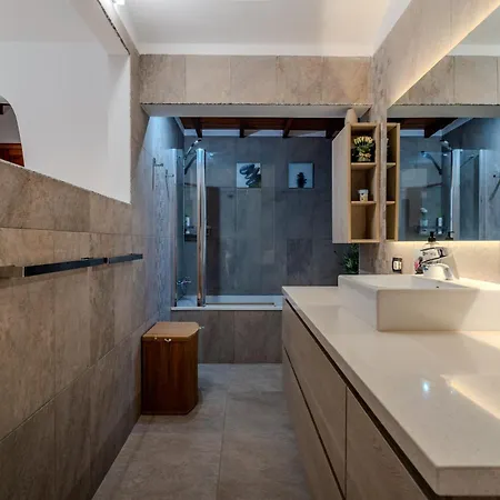 Oceanfront - Amarilla Breeze Holiday home *