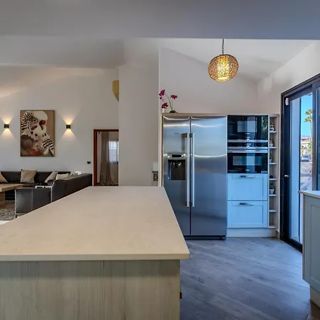 Oceanfront - Amarilla Breeze Holiday home