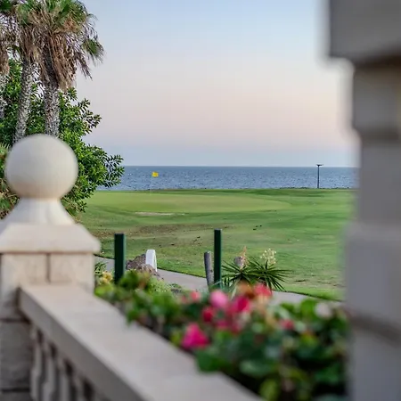 Oceanfront - Amarilla Breeze Holiday home *