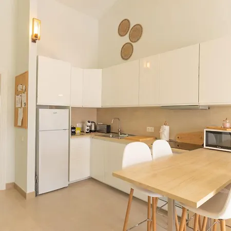 Beautiful 4 Bedroom House With Phenomenal Golf And Mountain Views *