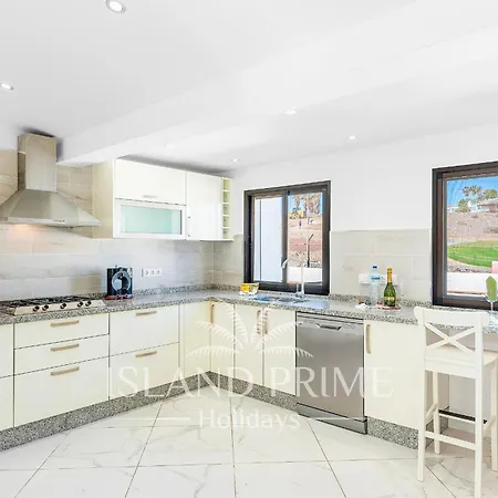 Family Villa In A Heated Pool Complex In Golf Del Sur Fv4