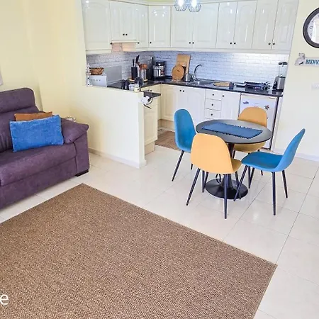 Apartment Mona's Point Tenerife - Aircon, Private Parking And Heated Pool *