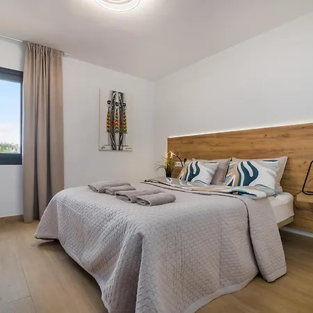 Apartment Casa Zuza - Ac, Heated Pool, 2 Terraces, 2 Bedrooms & Bathrooms, Tv Channels *