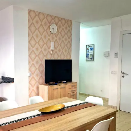 Bright And Spacious Rental With Ocean View Apartment