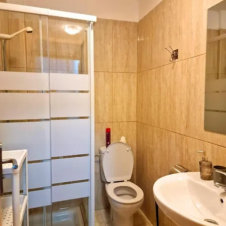 Apartment Bright And Spacious Rental With Ocean View