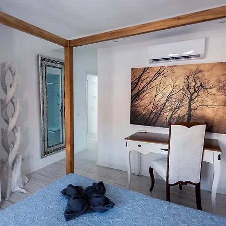 Maya Golf With A/c Apartment