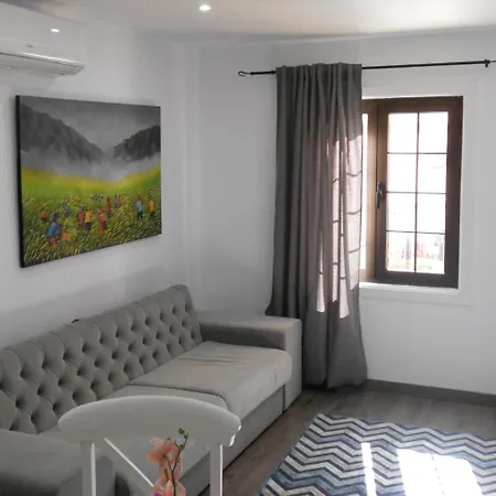 Apartment Maya Golf With A/c