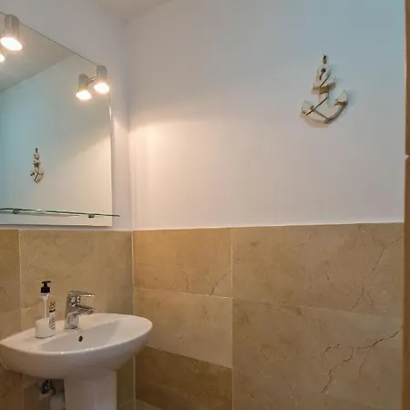 Villa Sun Bay Villas, Lovely 3 Bed With Private Pool & Sea Views *