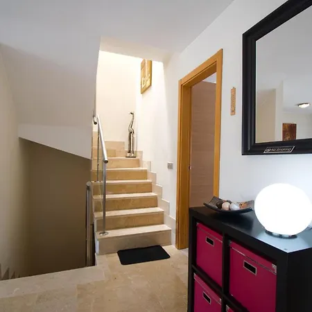Villa Sun Bay Villas, Lovely 3 Bed With Private Pool & Sea Views *
