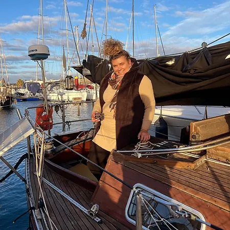 Botel The Captains Locker - 30ft Yacht *