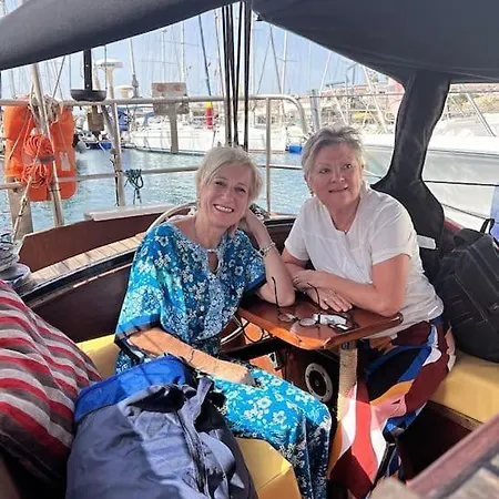 Botel The Captains Locker - 30ft Yacht